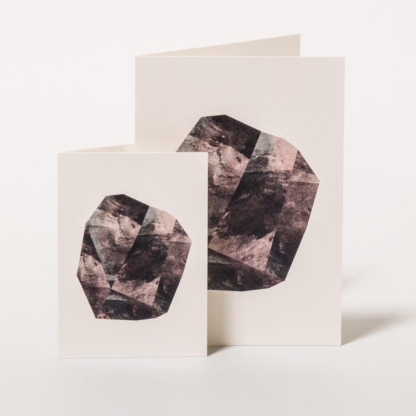 Grußkarte mit rauchigem Kristall in grau-schwarz von Karte Design Fabrik in den beiden erhältlichen Größen.