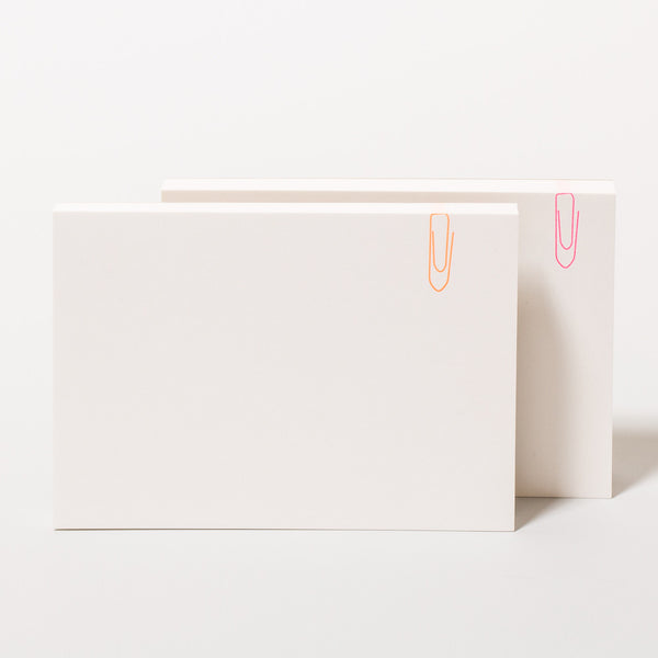 Notizblöcke, handgefertigt mit Büroklammer-Motiv in Neon-Orange und Neon-Pink von Le Typographe.