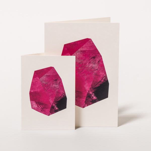 Grußkarte mit rauchigem Kristall in Magenta von Karte Design Fabrik in den beiden erhältlichen Größen.