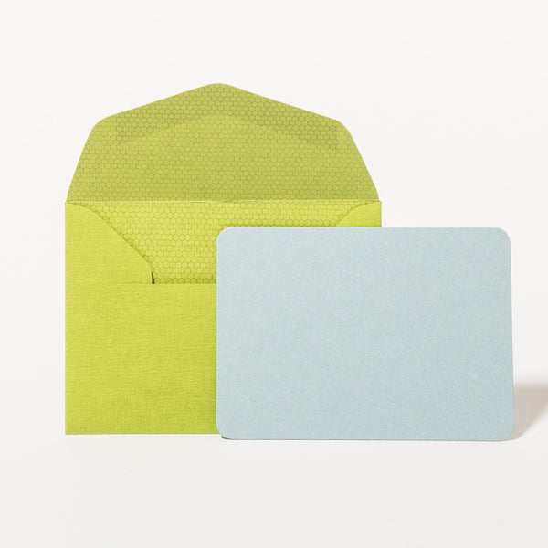 Mini-Grußkarten-Set mit taubenblauen Grußkarten und apfelgrünen Umschlägen mit Bienenwaben-Muster von Le Typographe.