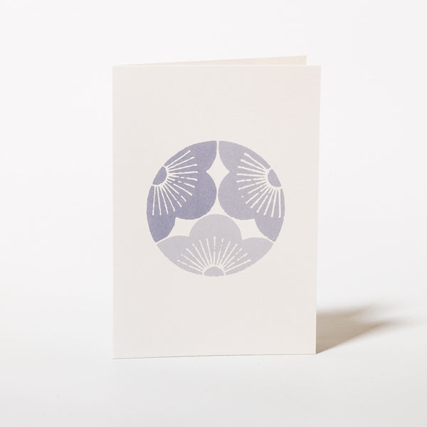 Grußkarte Big Kamon Gentle Blue Plum von ni yui.